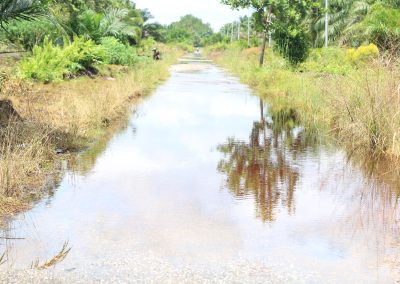 Air yang meluap Sampai ke Akses Jalan